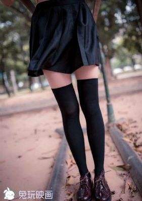 欧美女人一字扣高跟鞋_720在线观看高清